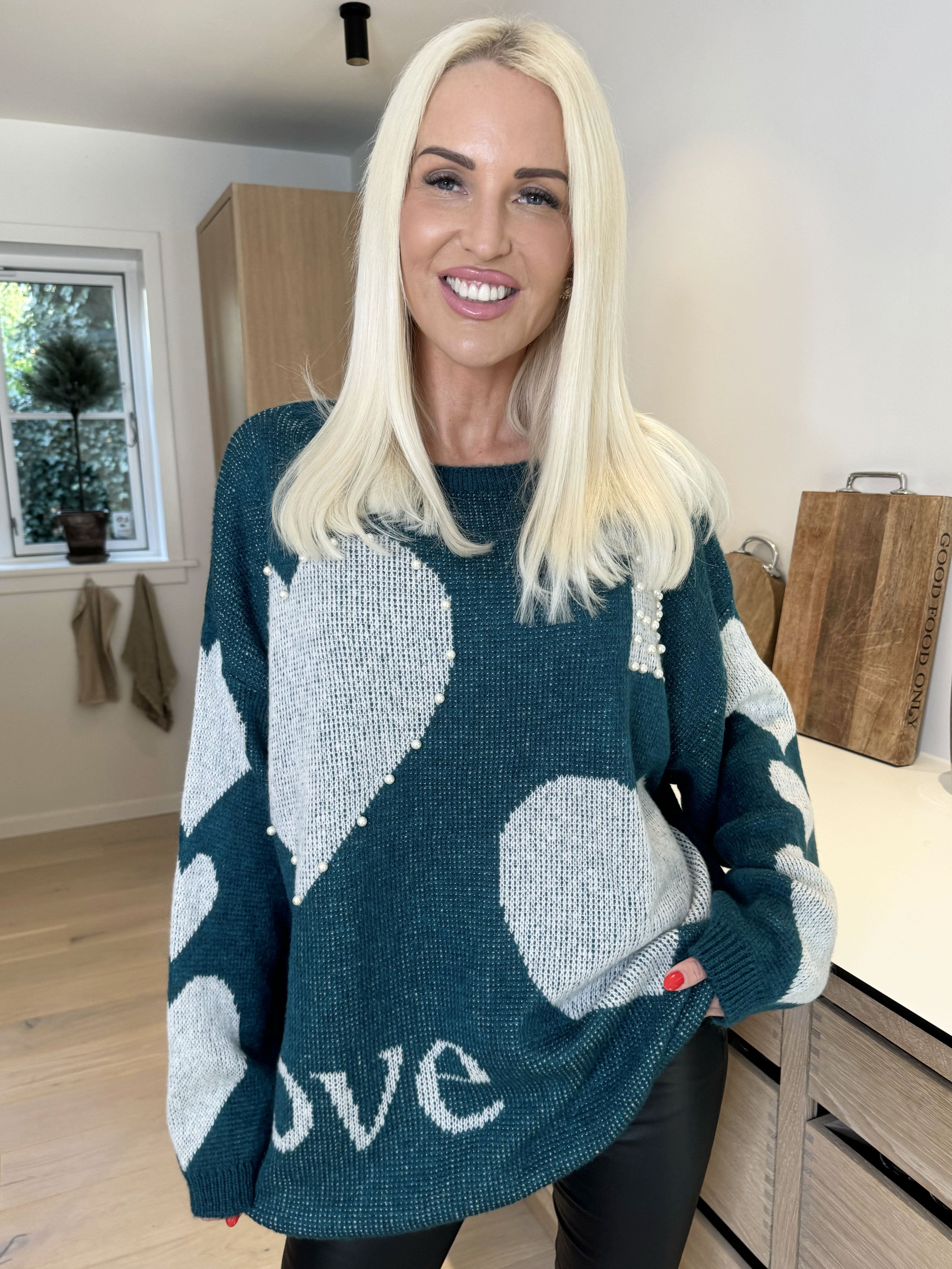 Valeria - Söt stickad blus med hjärtan och pärlor